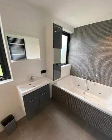 Holiday home Badhuys Wellnes 2p Bubbelbad Sauna Stoombad Lakeview Vip Bungalow Op T Broeckhuys Met Wijds Uitzicht