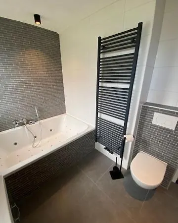 Badhuys Wellnes 2p Bubbelbad Sauna Stoombad Lakeview Vip Bungalow Op T Broeckhuys Met Wijds Uitzicht Holiday home *