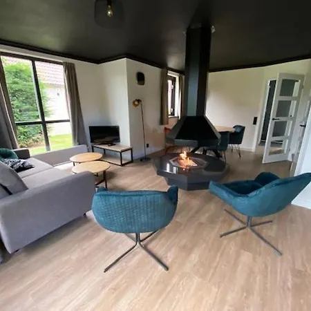 Badhuys Wellnes 2p Bubbelbad Sauna Stoombad Lakeview Vip Bungalow Op T Broeckhuys Met Wijds Uitzicht Holiday home *