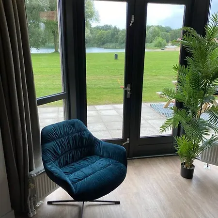 Badhuys Wellnes 2p Bubbelbad Sauna Stoombad Lakeview Vip Bungalow Op T Broeckhuys Met Wijds Uitzicht Holiday home *