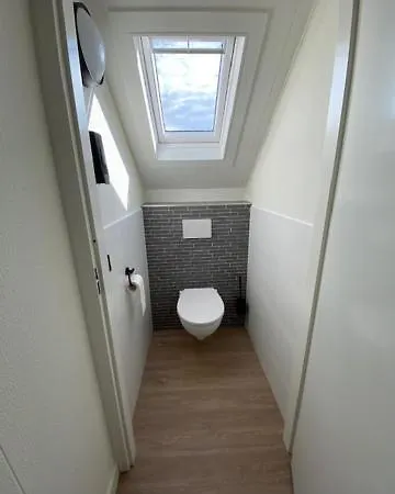Holiday home Badhuys Wellnes 2p Bubbelbad Sauna Stoombad Lakeview Vip Bungalow Op T Broeckhuys Met Wijds Uitzicht *
