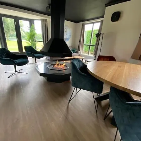 Holiday home Badhuys Wellnes 2p Bubbelbad Sauna Stoombad Lakeview Vip Bungalow Op T Broeckhuys Met Wijds Uitzicht *